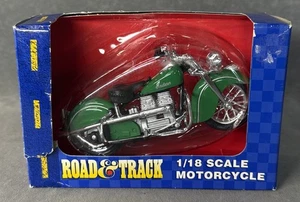Road & Track Indian Motorcycle Green 31026 Scale 1:18 - New - Picture 1 of 10