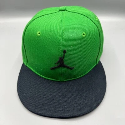 Gorra ajustada Air Jordan para hombre 7 1/4 verde negra con logotipo bordado Jumpman Foto 1 de 4