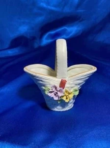 Vintage Capodimonte Miniature Porcelain Flower Basket (imperfect), Made in Italy - Picture 1 of 5