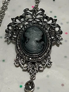 Elegant Lady Cameo w/ Blue Background & Rhinestone Crystals Necklace/Brooch - Picture 1 of 11