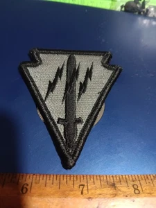 US Army Shoulder Sleeve Insignia (24-363) - Picture 1 of 2
