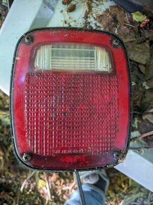 Luz trasera derecha completa para pasajero Jeep Wrangler YJ TJ 1991-1997 OEM Foto 1 de 4