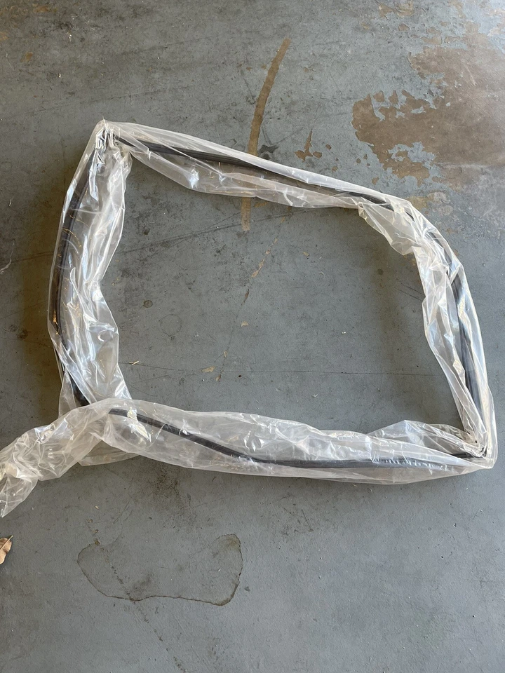 BMW 525i Left Front Window Channel Seal Guide - Image 1 of 1