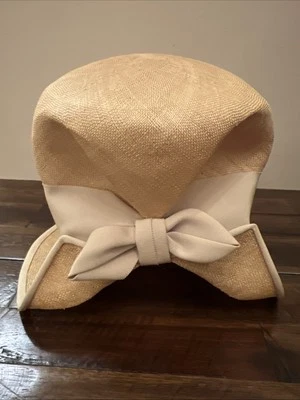 Sombrero de Paja Mr John Jr Mujer Ala Ancha Acampanada Cloche Arco Granulado Iglesia De Colección Foto 1 de 4