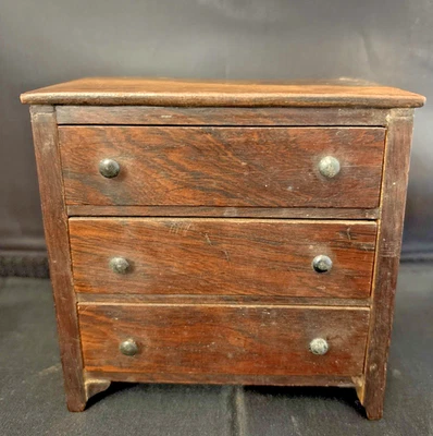 Cómoda alemana Biedermeier antigua miniatura grande para casa de muñecas Foto 1 de 4