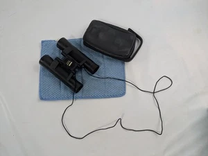 Neuwertiges Zeiss Kompakt Fernglas im Taschenformat 10 x 25B Ledertasche & Armband - Bild 1 von 18
