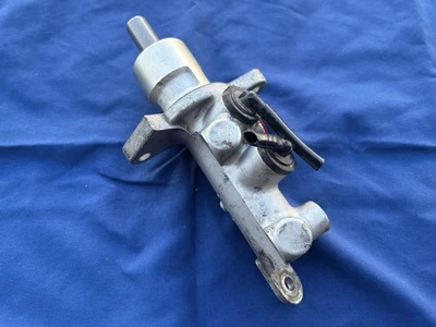 Cilindro maestro de embrague Porsche 924 944 Lucas 95 1607 — Conjunto hidráulico OEM Foto 1 de 4