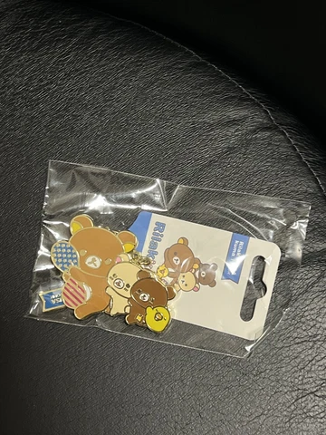 NIB Rilakkuma 20th Anniversary USA TOUR San-X  Enamel Keychain family hugging Cover