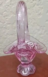 Vintage Fenton umgekehrte Erdbeeren rosa Glas 6" Korb Standfuß geraffter Rand - Bild 1 von 19