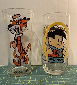 Vintage 1973 Pepsi Cool Cat & 1986 Pizza Hut Flintstone Kids Freddy Glasses - Picture 1 of 7