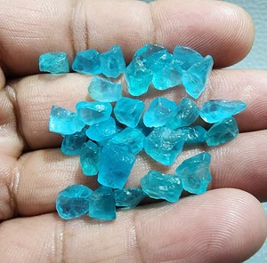 Hermosa apatita azul áspera 30 piezas transparente azul apatita cruda tamaño 7-9 mm - Imagen 1 de 6