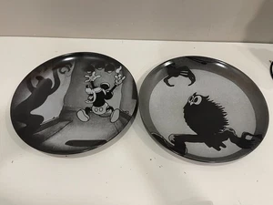 2 NEW GOTHIC DISNEY THE SKELETON DANCE AND HAUNTED HOUSE PLATES 9" - Picture 1 of 2