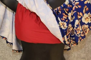 BIKINI OBERTEIL BUSTIER GRÖSSE S WEINROT MIT BREITEM VOLANT BLAU GEBLÜMT - Bild 1 von 4