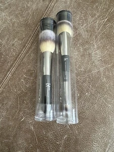IT Cosmetics Heavenly Luxe Juego de 2 brochas de maquillaje No. 8 Y Nº 23 precintados - Imagen 1 de 7