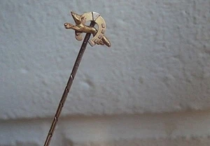 Attractive 15ct Gold Stick Pin / Brooch c.1910 Running Fox & Horseshoe / Hunting - Foto 1 di 6