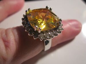 PARK LANE COCKTAIL RING LARGE FACETED YELLOW CRYSTAL  SIZE 7 1/2 TUB SCCC