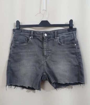 H&M Ladies Size M Stretchy Grey Cut Up jean Shorts Will Fit 30 in Waist — 第 1/4 张图片