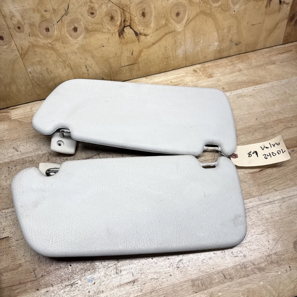 1989 Volvo 240 240DL Sun Visors Left and Right Set Pair Black White OEM Foto 1 de 4