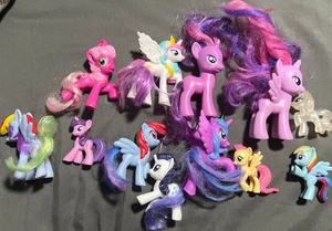 My Little Pony Lot 12 verschiedene Generationen Figuren Figuren Zustand Hasbro - Bild 1 von 1