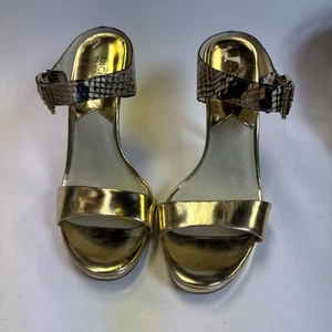 Michael Kors Odessa serpente pelle goffrata tacco plateau misura 8,5 oro - Foto 1 di 8