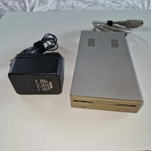 ATARI ST STF STFM STE EXTERNAL FLOPPY DISK DRIVE - TESTED WORKING + POWER SUPPLY - Afbeelding 1 van 6