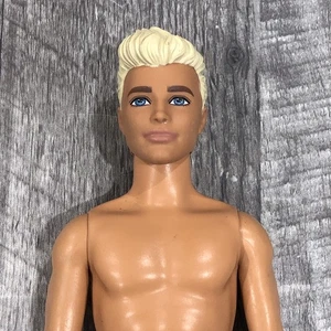 Muñeca Barbie Ken Fashionistas 2016 cabello rubio ojos azules desnuda-CS7 - Imagen 1 de 8