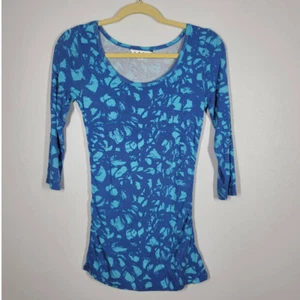 Cabi Top Tee Size S Scoop Neck 3/4 Sleeve Stretch Pullover Blouse Artsy Blue - Picture 1 of 5