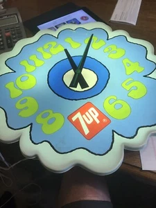 Vintage 7 Up Soda Pop Retro Hippy Hippies Wall Clock Everbrite Lights Up Runs - Picture 1 of 8