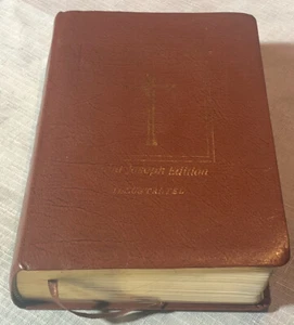 THE NEW AMERICAN BIBLE St. Joseph MEDIUM SIZE Edition Illustrated Leather Book - Picture 1 of 4