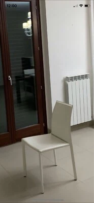 tavolo in legno compensato e quattro sedie in eco-pelle - Immagine 1 di 2