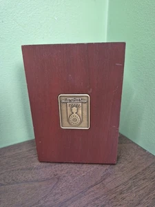 Artoria Limoges Peint Main Trinket Box Limited Edition Opryland 2000. RARE Read - Picture 1 of 15