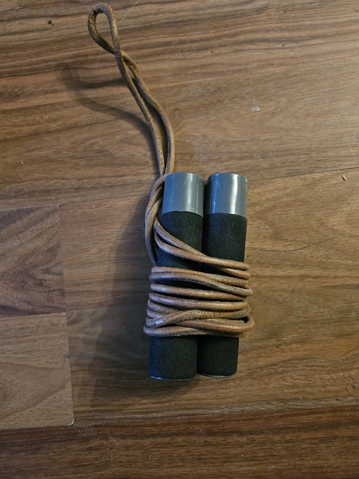 Cuerda de salto de cuero Champion vintage asas ponderadas Foto 1 de 1