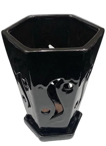 Rote Ton netzförmige sechseckige Vase, schwarze Glasur, Orchideen/Dekor, 8" hoch, #OH32-6 - Bild 1 von 7