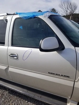05 2005 CADILLAC ESCALADE DOOR FRONT RIGHT PASSENGER PEARL WHITE  Foto 1 de 4
