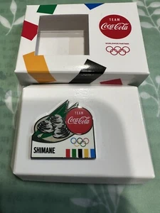 Tokyo 2020 Olympic Pin Team Coca Cola SHIMANE - Picture 1 of 5