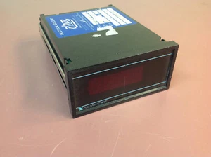 Newport 204B-4 Digital Panel Meter Process Monitor 115VAC 5 Watts - Picture 1 of 3