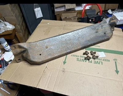 1996 Ford F-150 - CROSSMEMBER para BARRA OSCILANTE DIANTEIRA - Dana 44 IFS - 4x4 fabricante de equipamento original bronco - Imagem 1 de 4