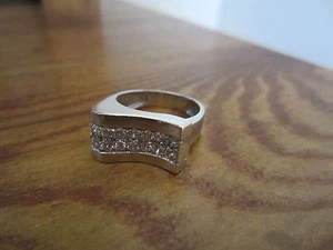 REAL GOLD 10K WG WHITE GOLD RING 5.8 GRAMS Size 7 Wave Ring Jewelry Diamond - Picture 1 of 11