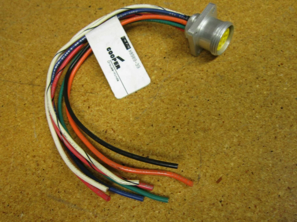 Crouse-Hinds X8989-39 Female Connector 8 Position 600V 7Amps Gently Used - Image 1 of 1