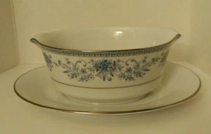 Noritake Blue Hill #2482 Gravy Boat con sottopiastra attaccata - Foto 1 di 7