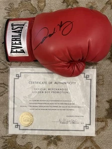 OSCAR DE LA HOYA Signed Boxing Glove w/CertifIcate of Authenticity - Picture 1 of 3