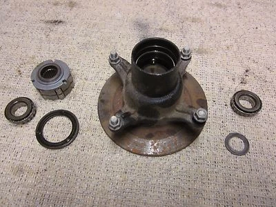 Buje delantero izquierdo Polaris Explorer 300 4x4 1995 con cojinetes y acoplador 4x4  Foto 1 de 2