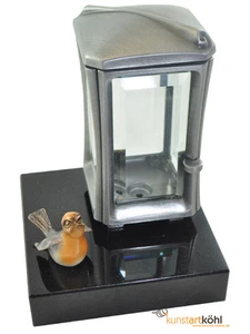 Lámpara de tumba de aluminio con un pájaro de bronce montado en base de granito  - Imagen 1 de 1