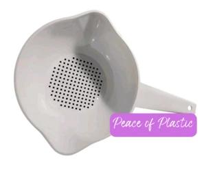 Tupperware New 1 Qt White Colander Strainer with Handle & Spouts - Picture 1 of 4