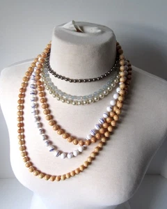 Lot 5 Retro & Vintage Necklaces Plastic and Stone Compositions - Picture 1 of 7