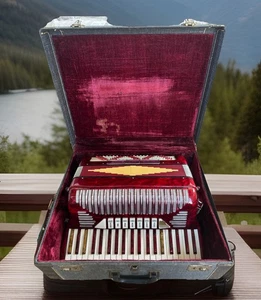 Fisarmonica Pianoforte Vintage Italiana 41 Tasti 120 Basso Rosso Perla Made in Italy con Custodia - Foto 1 di 14