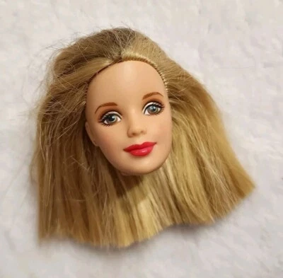 MUÑECA BARBIE HEAD ONLY NASCAR 50 ANIVERSARIO 1998 RUBIA PARA REPUESTO ROBLE Foto 1 de 3
