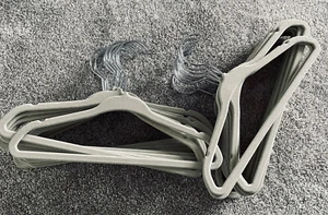 Slim Flat Velvet Hangers for kids Set of 26 total - Bild 1 von 3
