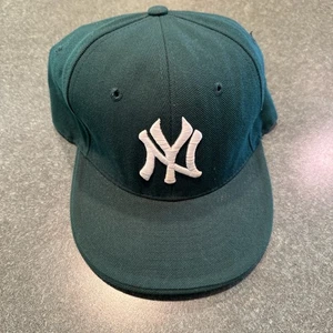 Hatco Green NEW YORK YANKEES Fitted Baseball Cap Hat Size 7 1/2 Vintage - Picture 1 of 3