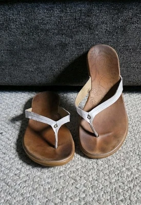 Chinelos tanga Olukai Honu feminino couro branco chinelos tamanho 8 - Imagem 1 de 4